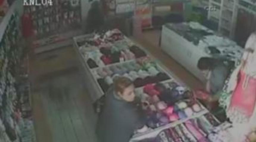 &Ccedil;aldıkları İ&ccedil; &Ccedil;amaşırlarını Yine &Ccedil;alıntı Kovaların İ&ccedil;ine Gizlediler