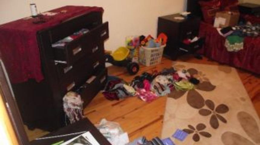 Kapı Kilitlerini Patlatıp Evleri Soydular