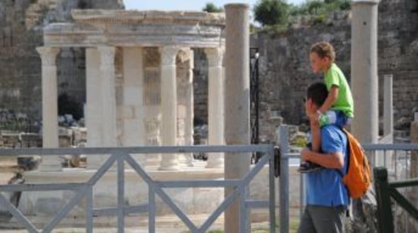 Katkı Payı B&uuml;t&ccedil;esiyle 2 Bin Yıllık T&uuml;ke Tapınağı Bir Yıl I&ccedil;inde Ayağa Kaldırıldı