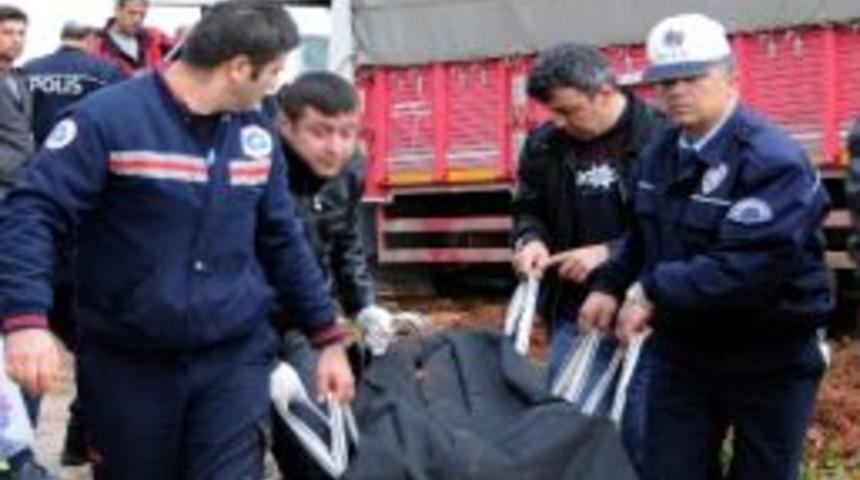 Kamyonet Bisikletli Baba Kıza &Ccedil;arptı: 1 &Ouml;l&uuml;, 1 Yaralı