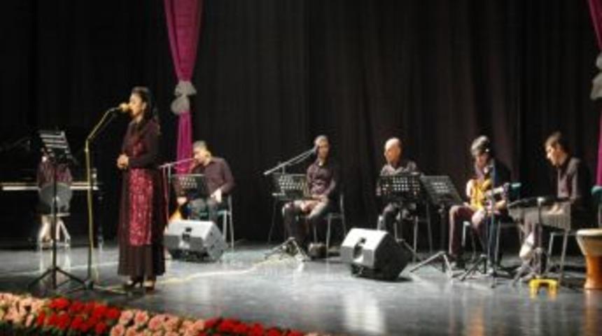 Yksm'de Elden Ele, Telden Tele