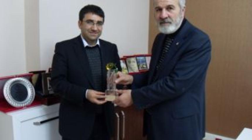 Fka Genel Sekreteri Fethi Altunyuva&rsquo;ya Plaket