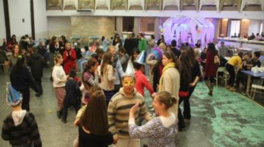 Rehabilitasyon Merkezi &Ouml;ğrencileri 2012&rsquo;ye Coşkula Veda Ettiler