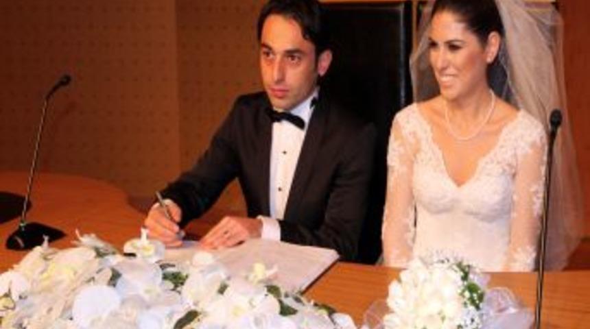 İstanbul BBSK Kaptanı Efe İnan&ccedil; Evlendi