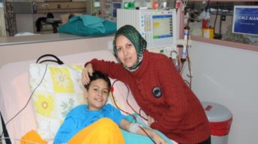 İki G&uuml;n Okulda &Uuml;&ccedil; G&uuml;n Diyalizde