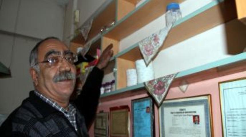 Kahvecinin &Ccedil;ay Tepsisini &Ccedil;aldılar