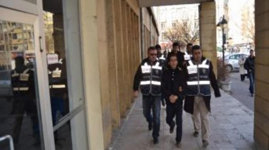 &ldquo;sen B&ouml;yle Adammıydın?&rdquo;