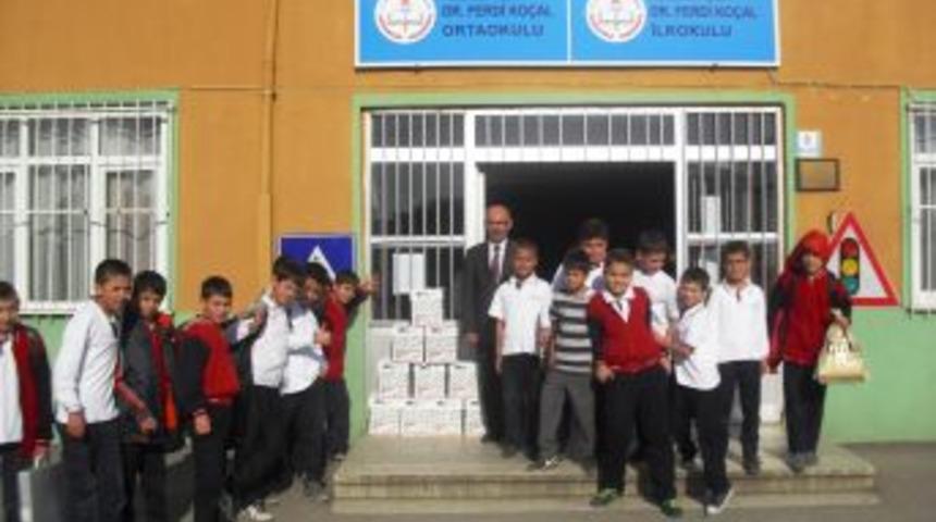 İzmit Belediyesi, Geri D&ouml;n&uuml;ş&uuml;mle Okullara Yardım Ediyor