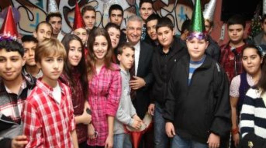 Karşıyaka&rsquo;da Yeni Kutlamaları