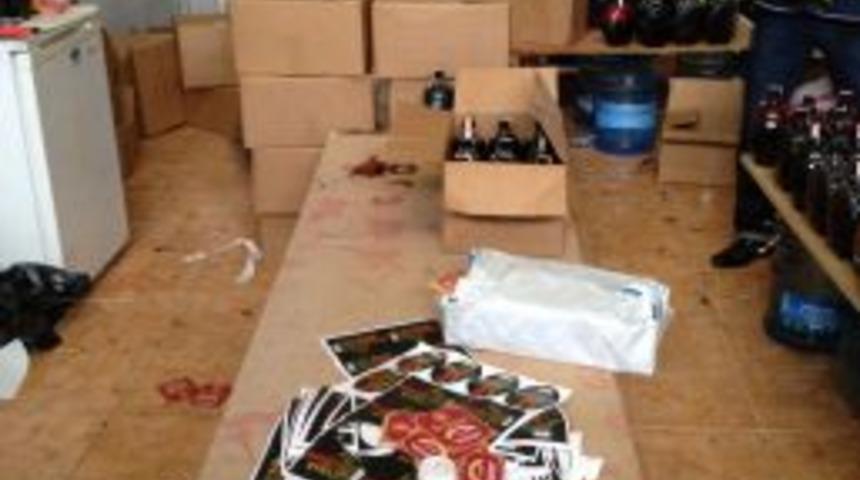 İzmir'de Ka&ccedil;ak I&ccedil;ki Imalathanesine Operasyon