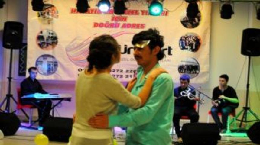 Ak&uuml; &Uuml;niyurt&rsquo;ta Yeni Yıl Erken Kutlandı