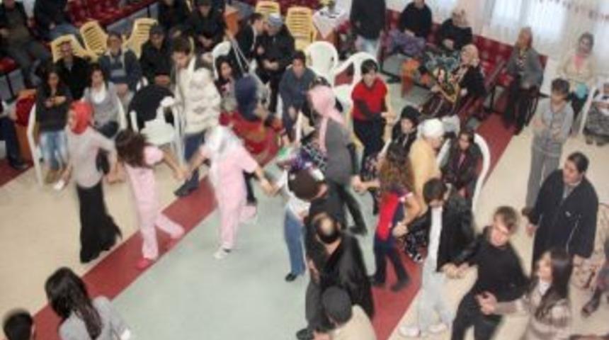 Turizmciler, Huzurevi Sakinlerini Unutmadılar