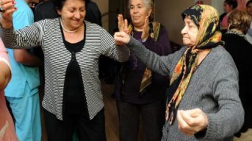 Huzurevi&rsquo;nde Yeni Yıl Kutlaması