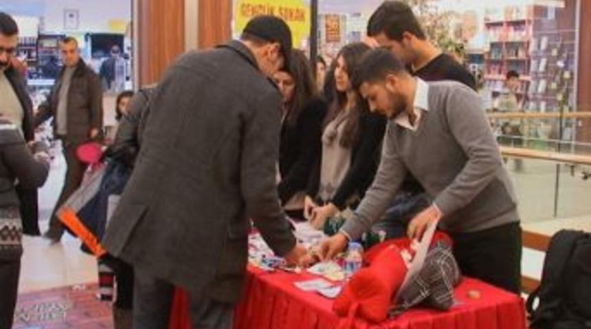 L&ouml;sev'li &Ccedil;ocuklara Yardım İ&ccedil;in Yılbaşı Hediyeleri Satıldı