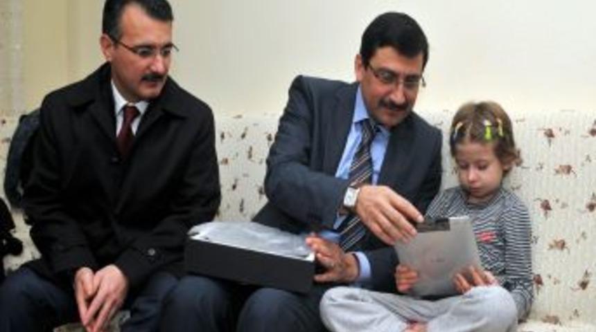 Başkan Ak Cam Kemik Hastası Melis'e Yardım Elini Uzattı