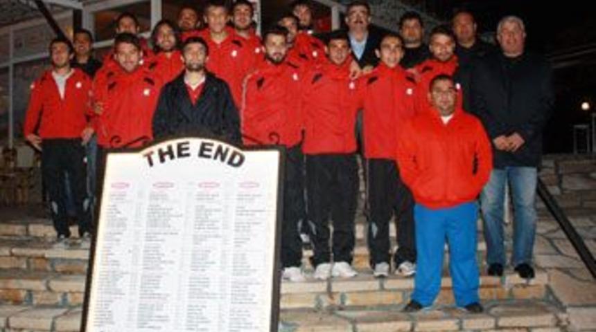 Belediyespor'lu futbolculara moral yemeği