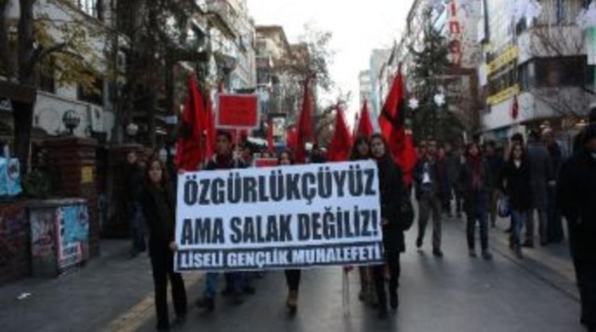 Liselilerden &lsquo;kıyafet Serbestliği&rsquo; Protestosu