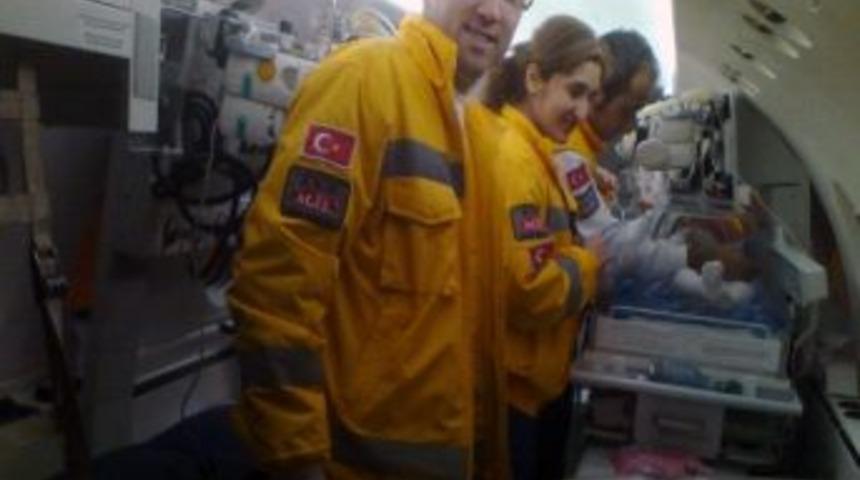Kalp Hastası Minik Bebeği U&ccedil;ak Ambulans Hastaneye Yetiştirdi