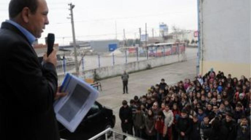 Başarılı &Ouml;ğrenciye Başkan Ok'tan &Ouml;d&uuml;l