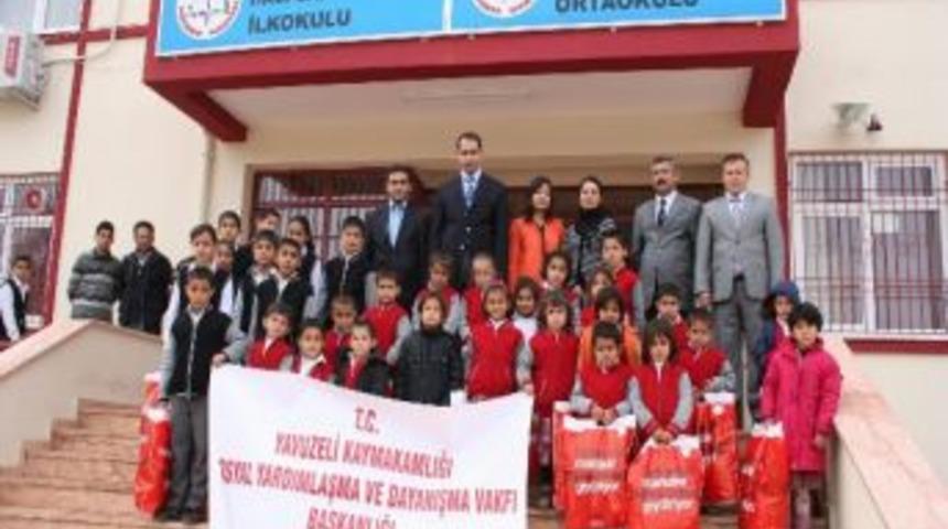 Yavuzeli Kaymakamlığı Sydv 812 &Ouml;ğrenciyi Giydirdi
