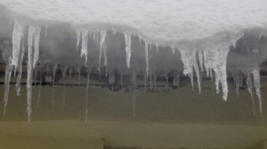 Y&uuml;ksekova&rsquo;da Dondurucu Soğuklar Ve Sis