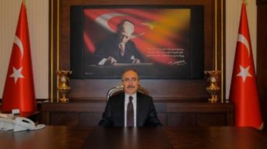 Vali Yaman; &ldquo; Başbakanlık Tarafından G&ouml;nderilen &Ouml;denek İle Vatandaşımızın Acil İhtiya&ccedil;larını Karşılayacağız&rdquo;