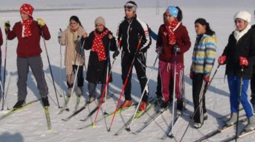 Muşlu Kayak&ccedil;ılar Yarışmalara Bitlis&rsquo;te Hazırlanıyor