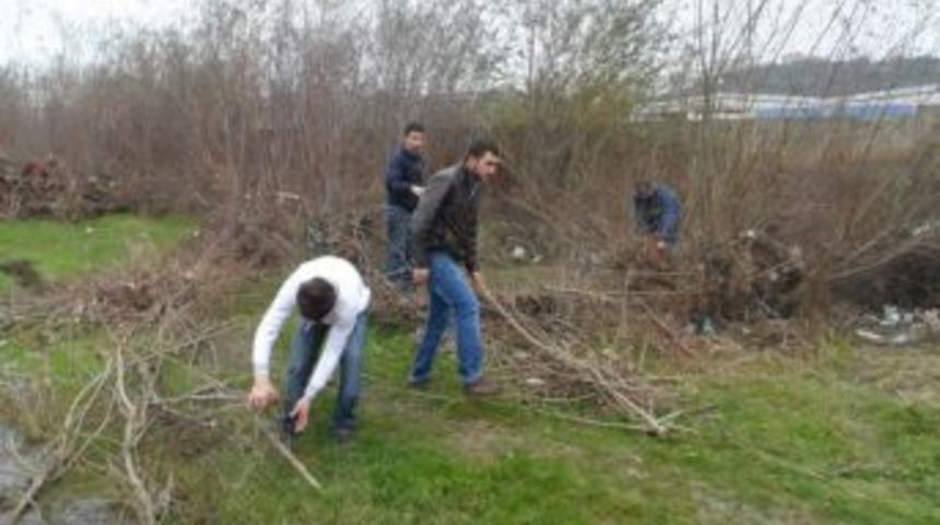 &Ccedil;evreciler Alaplı &Ccedil;ayında Temizlik Yaptı