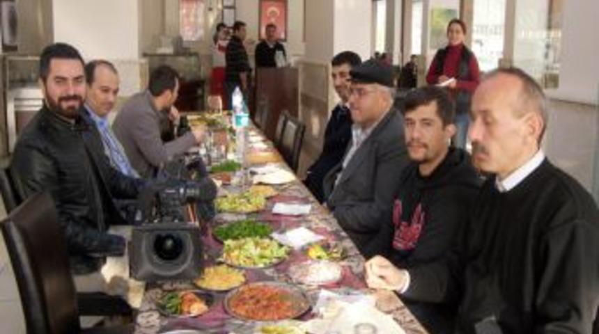 'Davetsiz Misafir'in, Yolu Tarsus'tan Ge&ccedil;ti