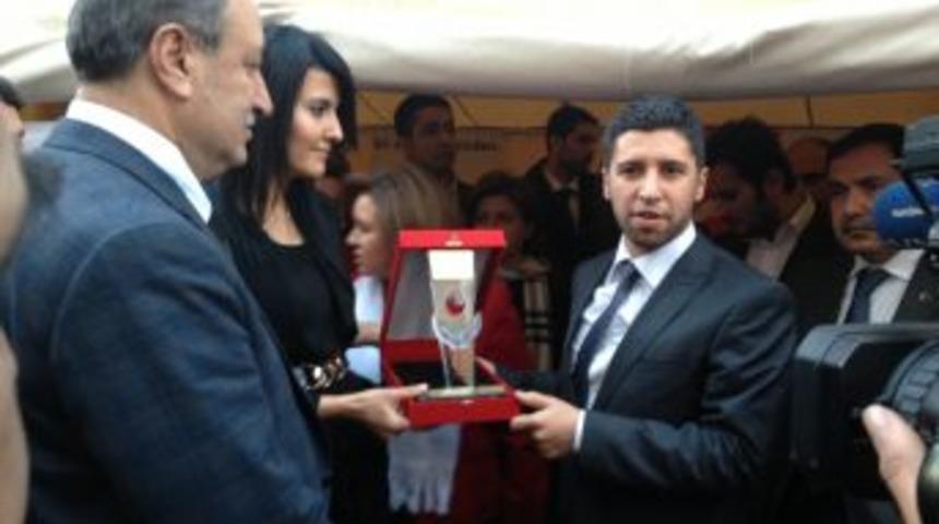 AK Partili Gen&ccedil;lerden Kızılay'a Bin &Uuml;nite Kan Bağışı