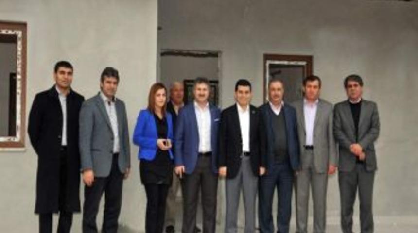 Başkan T&uuml;t&uuml;nc&uuml; Muhtar Evi İnşaatını İnceledi