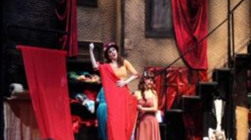 Broadwayin &Uuml;nl&uuml; M&uuml;zikali West Side Story Yeniden Sahneleniyor