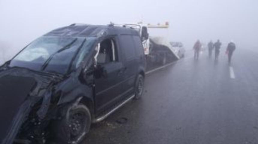 Yoğun Sis Zincirleme Kazaya Neden Oldu