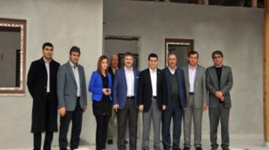 Kepez'de 13 Muhtar Evinin Yapımı Devam Ediyor