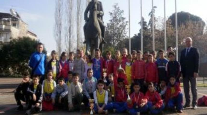 Salihli'deki Atat&uuml;rk Koşusu'nda Taytan Fırtınası Esti