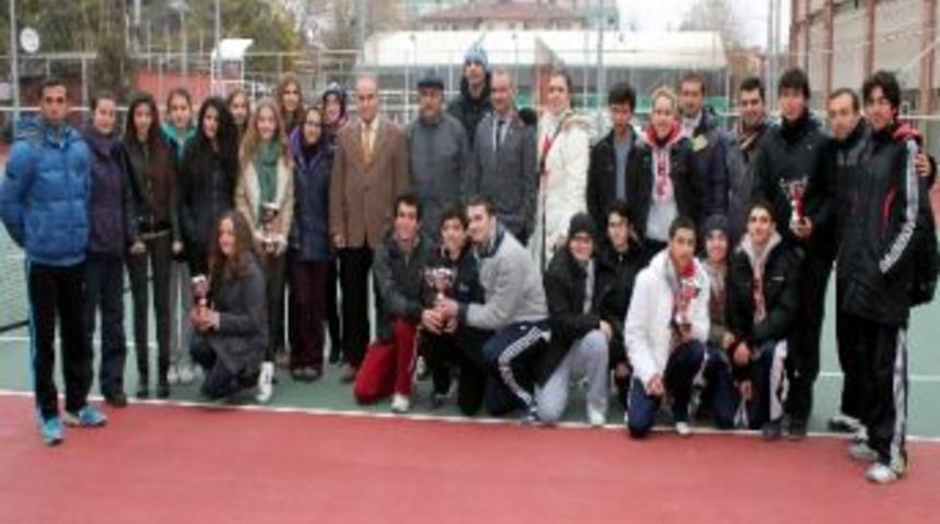 Gen&ccedil; Kızlar Ve Gen&ccedil; Erkekler Tenis Şampiyonası Sona Erdi