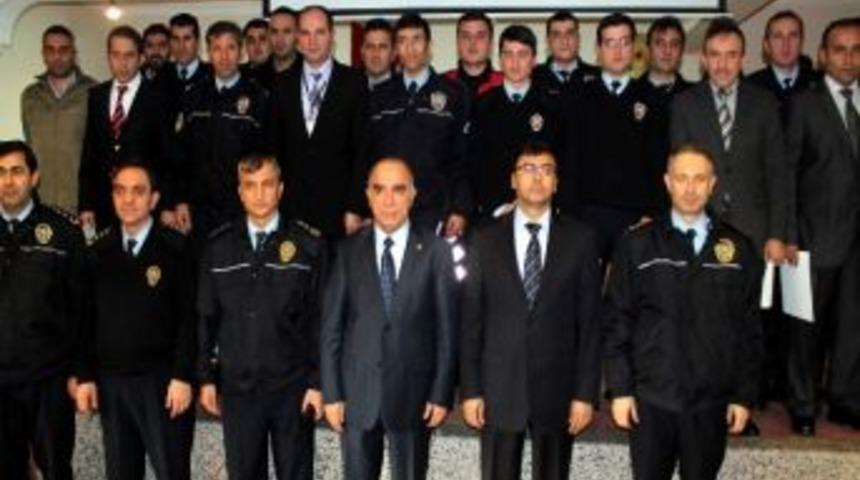 Kursta Başarlı Olan Emniyet Personeline Sertifikaları Verildi