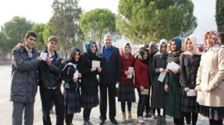 Kırkağa&ccedil; Anadolu İmam Hatip'liler, Suriyeli Kardeşlerine Arap&ccedil;a Mektup Yazdı