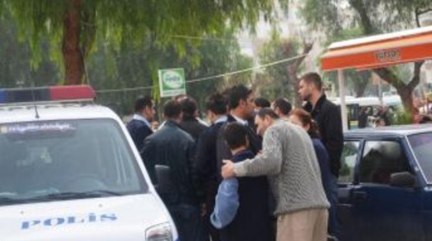 Bornova&rsquo;da Zabita Ve İşportacı Gerginliği