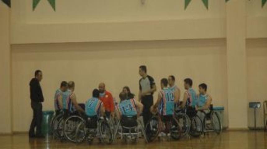 Tekerlekli Basketbolda Y&uuml;zler G&uuml;l&uuml;yor