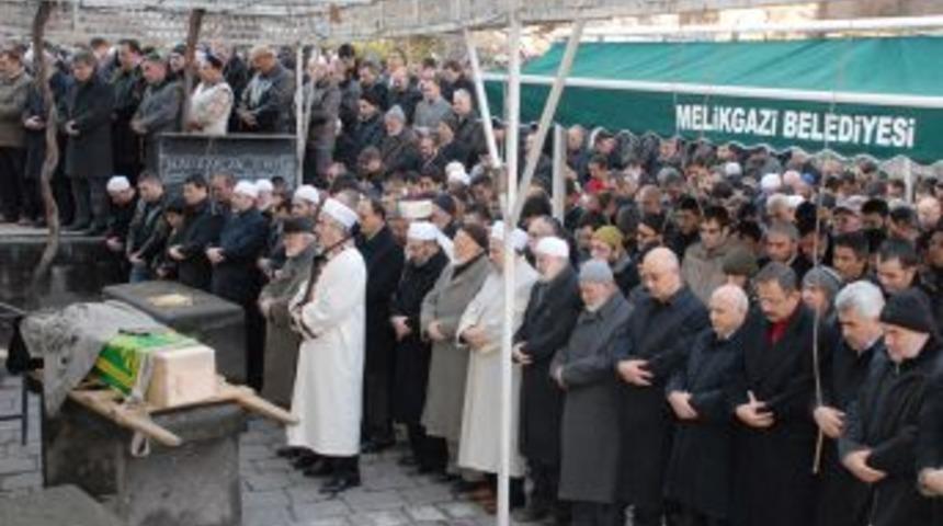 Hacı Ali Kaplan Hoca Dualarla Uğurlandı