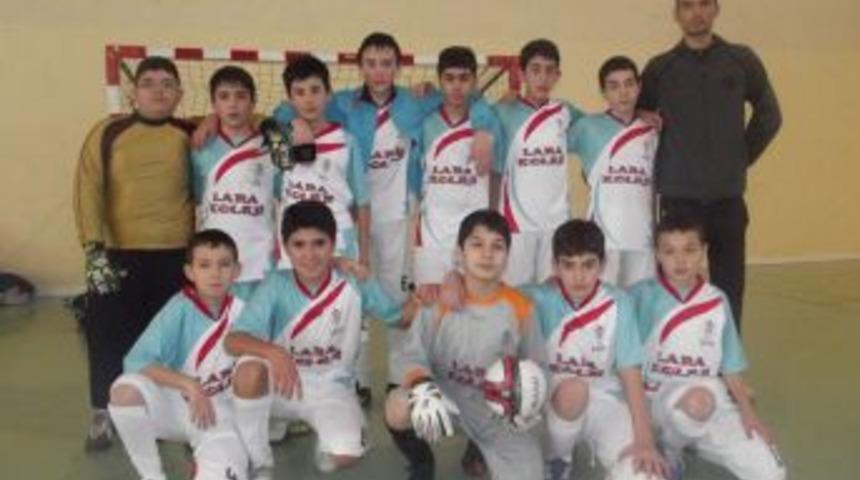 Lara Koleji Futsal Takımı Grubunu Lider Tamamladı