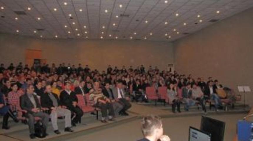 Akhisar'da Tiyatro G&ouml;sterisi Ve M&uuml;zik Dinletisi