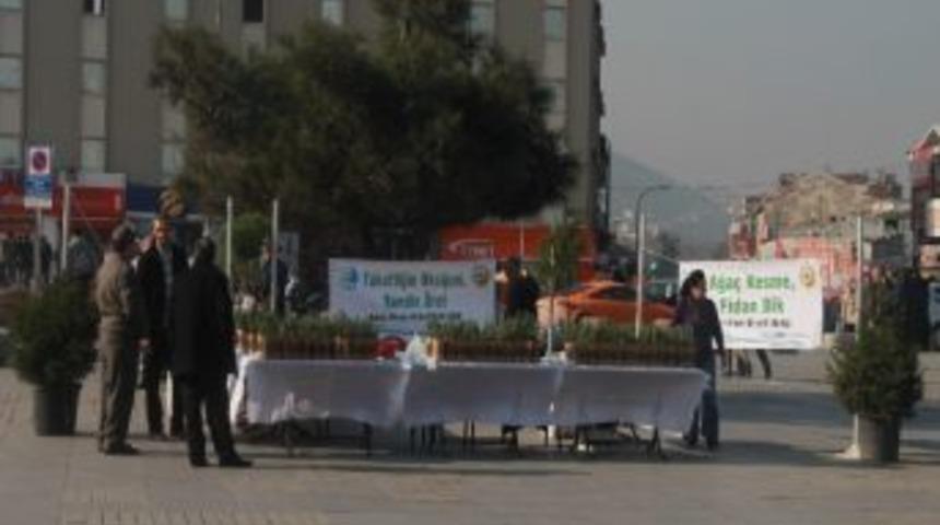 Bursalılar Yeni Yıla Ağa&ccedil; Kesmek Yerine Fidan Dikerek Girdi