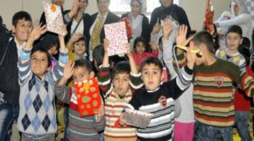 Akdeniz Belediyesi&rsquo;nden &Ccedil;ocuklara Yılbaşı Etkinliği