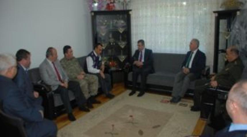 Vali Lekesiz'den Kahraman Astsubay'a Ziyaret
