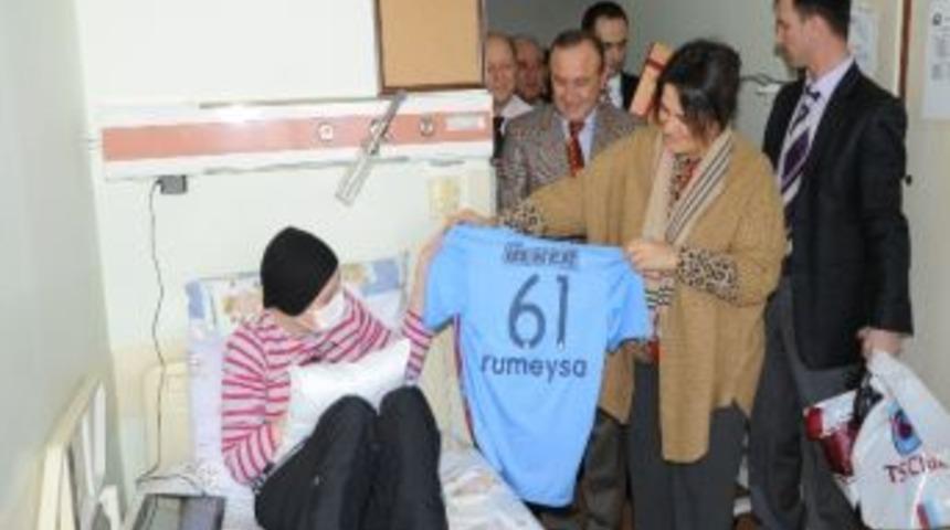 Vali Kızılcık Ve Eşi Sema Kızılcık, L&ouml;semili &Ccedil;ocuklara Moral Verdiler