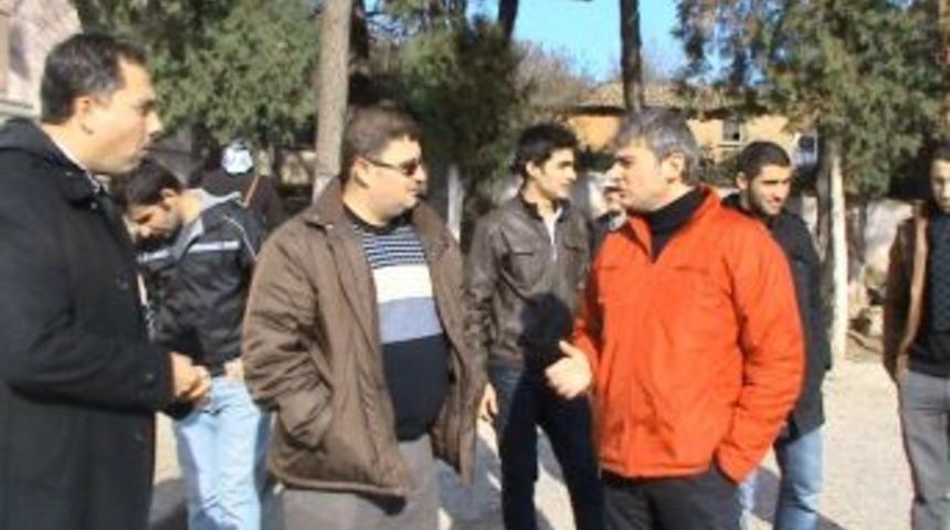 &Uuml;niversite &Ouml;ğrencileri Topluma Hizmet Devam Ediyor