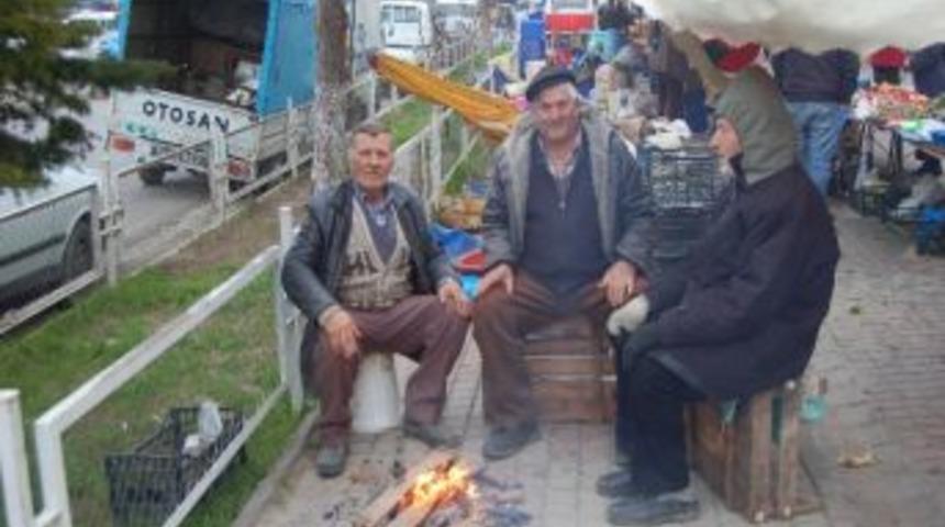 Halk Pazarında Yılbaşı Alışverişi