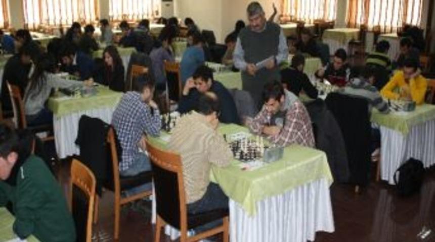 Atat&uuml;rk &Uuml;niversitesi &Ouml;ğrencileri 1. Bireysel Satran&ccedil; Turnuvası&rsquo;nda Yarıştı